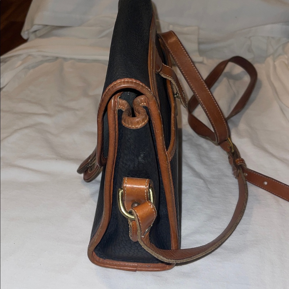 Vintage Dooney & Bourke Black and Tan All-Weather Leather Shoulder Bag - Picture 10 of 16
